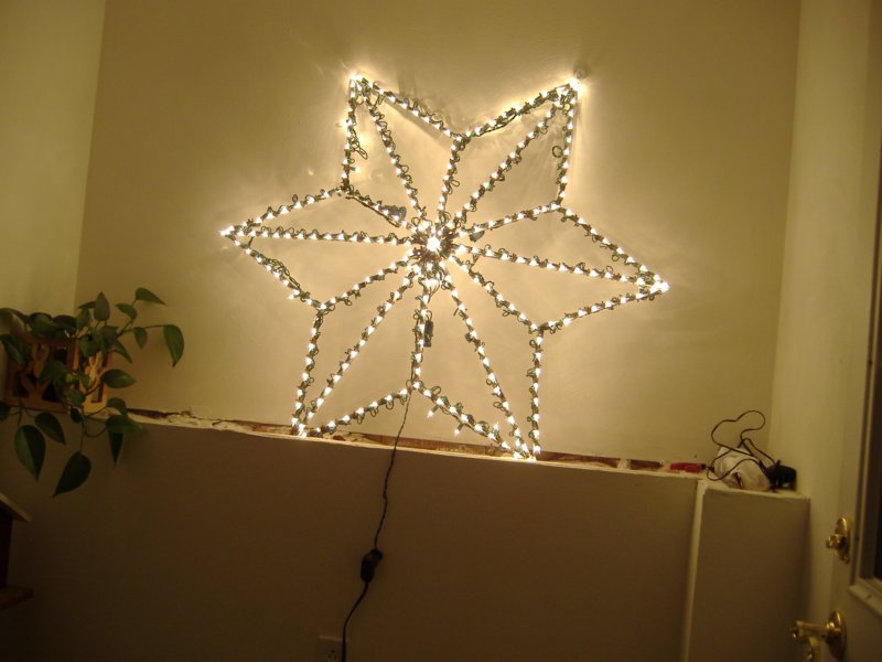 giantstarlitupinside02.jpg